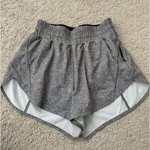 Lululemon track that HR 3” short in heathered black - size 4